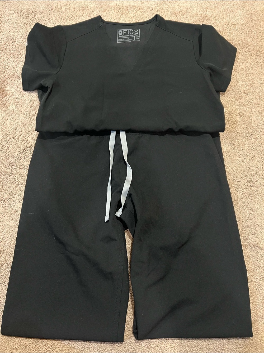 NWOT FIGS Scrubs Set Black Woman’s Size XS Casma Top -  XS Livingston Pants